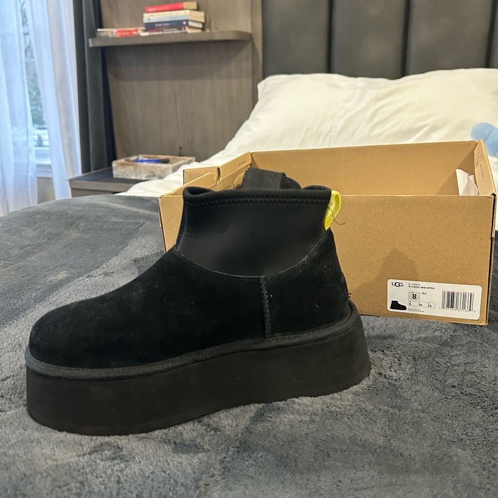 UGG Mini Dipper Size 8